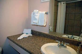 Bradford Inn & Suites Midland Extérieur photo